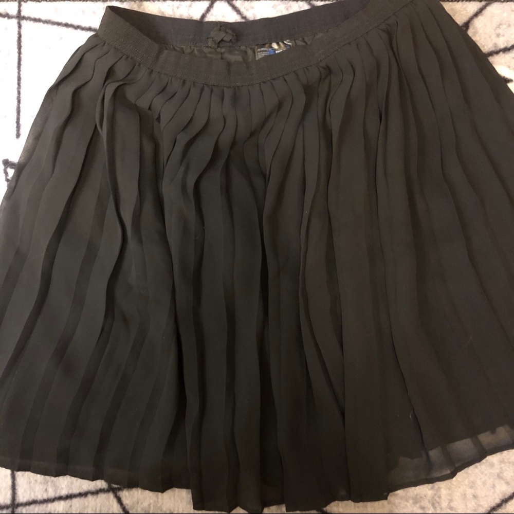 UNIQLO Black Pleated Tennis Skirt